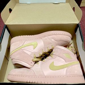 Air Jordan 1 Mid | Coral Pink | Size 7
